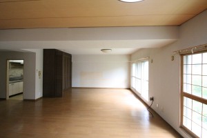 リビング(旧リラハイツ)